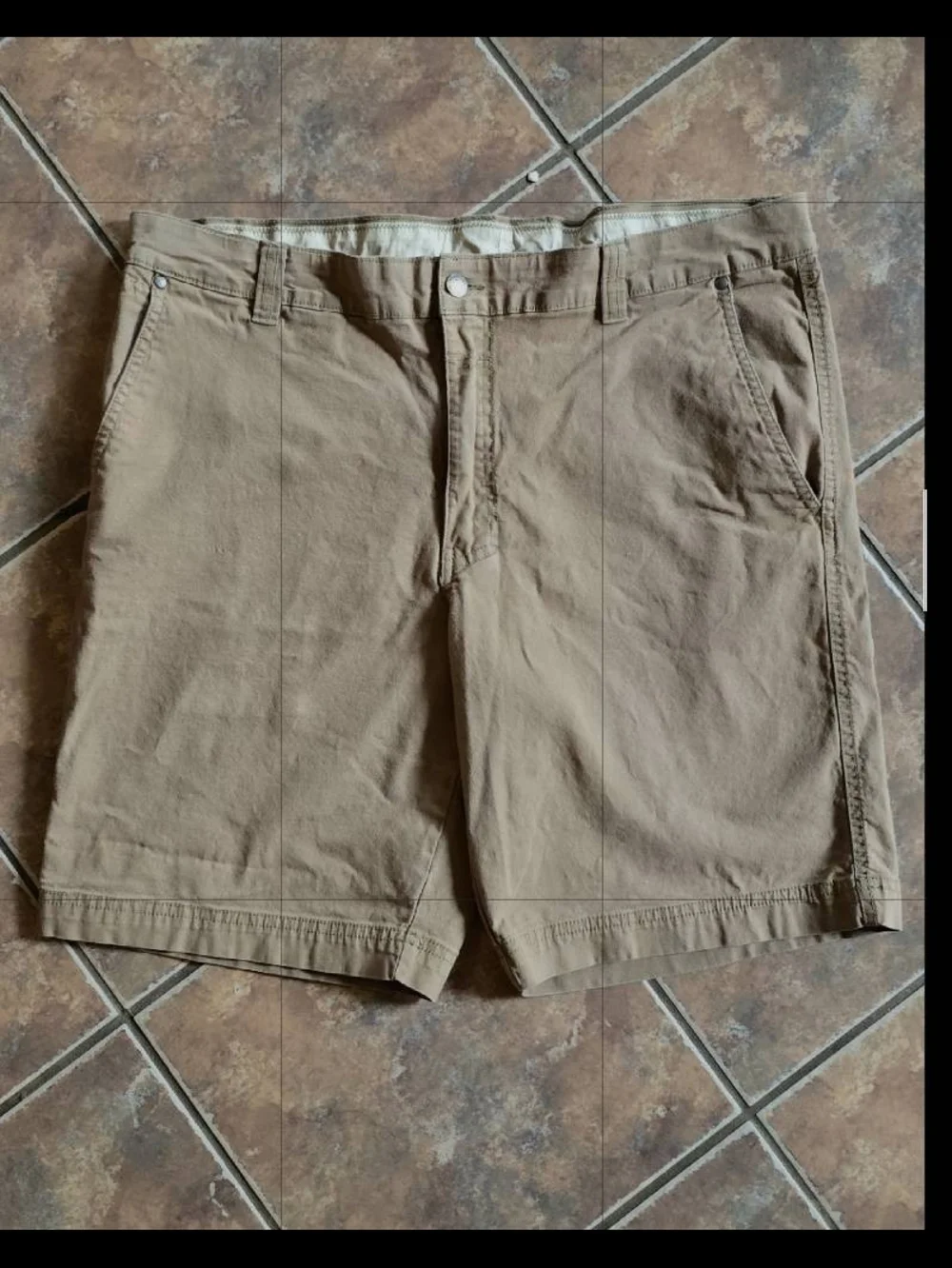 Columbia Men's Khaki Shorts Size 38 – Classic Fit |